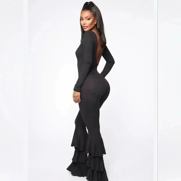 Fashion Nova Bell bottom jumpsuit. Size Medium - Picture 2 of 6